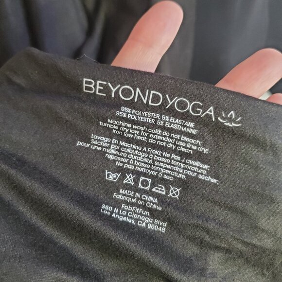 NEW BEYOND YOGA Zipper Pocket Infinity Scarf Soft Stretch Lightweight Black - Picture 9 of 9